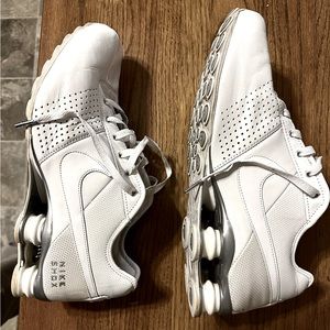 NIKE SHOX RARE!!! 317547-111 Size 12 White with patent leather.